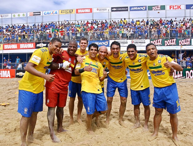 Seleção comemora - seleção brasileira futebol de areia desafio internacional (Foto: Wander Roberto e William Lucas/Inovafoto)