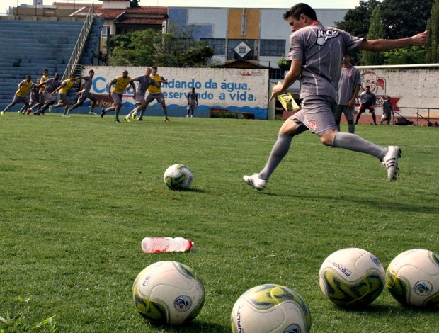 Uberaba Sport faz treina no Uberabão (Foto: Enerson Cleiton / GLOBOESPORTE.COM)