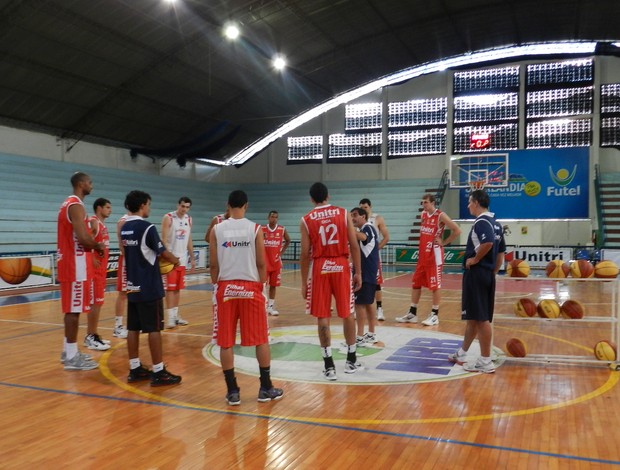 Time de basquete de Uberlândia (Foto: Andréia Cândido/GLOBOESPORTE.COM)