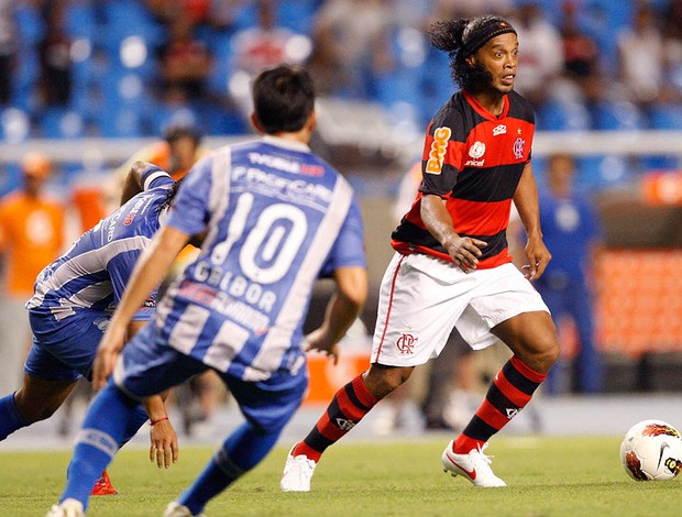 Ronaldinho Gaúcho na partida do Flamengo contra o Emelec (Foto: André Portugal / Vipcomm)