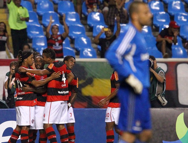 jogadores gol Flamengo (Foto: Iivo Gonzalez / O Globo)