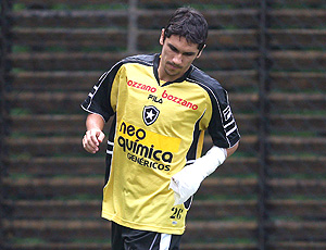 Lucio Flavio no treino do Botafogo