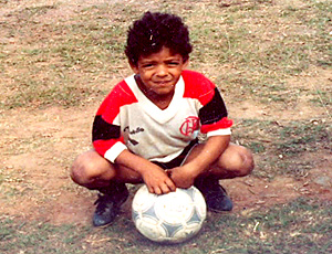 felipe melo criança com a camisa do Flamengo