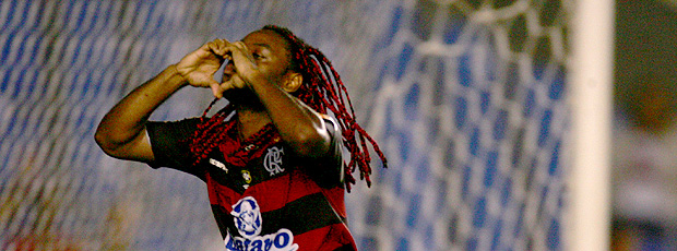 vagner Love comemora o gol do Flamengo sobre o Grêmio Prudente (Foto: Tasso Marcelo / Agência Estado)