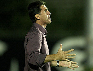 Vagner Mancini, técnico do Guarani, no jogo contra o Vasco 
(Foto: Alexandre Cassiano / Agência O Globo)