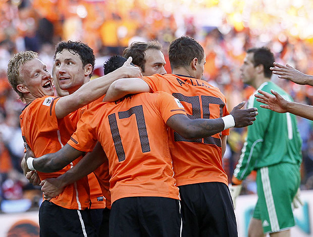 Dirk Kuyt  comemora gol Holanda jogo Dinamarca