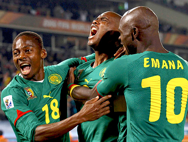Eto´o comemoração Camarões jogo Dinamarca