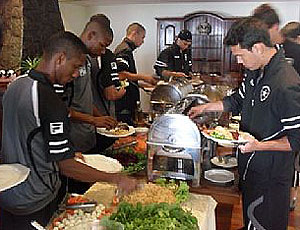 jogadores do Botafogo refeição