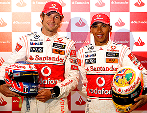 Jenson button e Lewis Hamilton mclaren evento londres (Foto: agência Reuters)