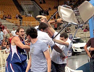 basquete pancadaria Nenad Krstic Grécia x Sérvia
