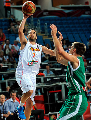 Juan Carlos Navarro na partida do basquete da Espanha