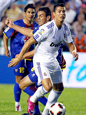 Cristiano Ronaldo na partida do Real Madrid contra o Levante
