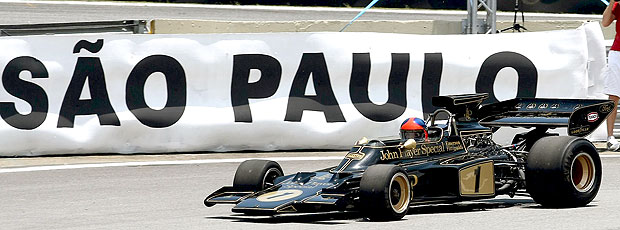 Emerson Fittipaldi corre com a Lotus em Interlagos