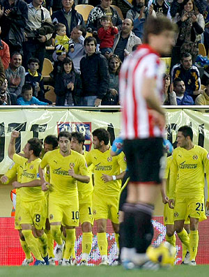 Villarreal comemora gol contra o Atletico de Bilbao