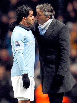 Tevez discute com técnico Mancini Manchester City