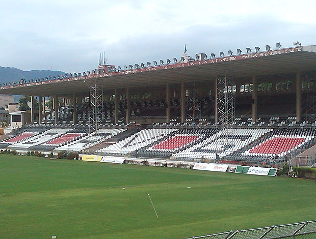 cadeiras sociais do estádio São Januário do Vasco (Foto: Felippe Costa / GLOBOESPORTE.COM)