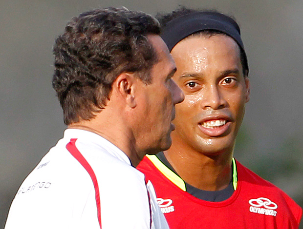 Luxemburgo Ronaldinho treino Flamengo (Foto: Jorge William / O Globo)