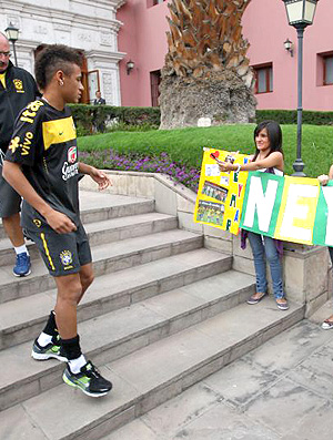 Neymar aniversário (Foto: Mowa Press)