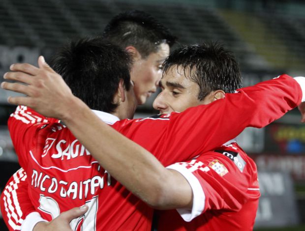 Gaitán comemora gol do Benfica (Foto: Reuters)