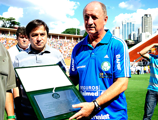 Felipão recebe prémio (Foto: Marcos Ribolli/Globoesporte.com)