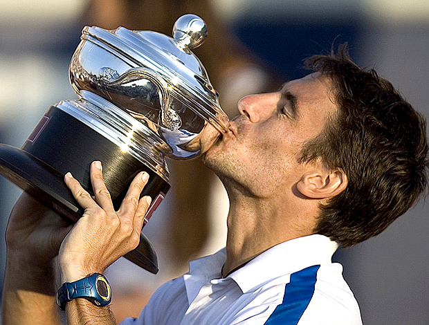 Tommy Robredo troféu do ATP de Santiago (Foto: EFE)