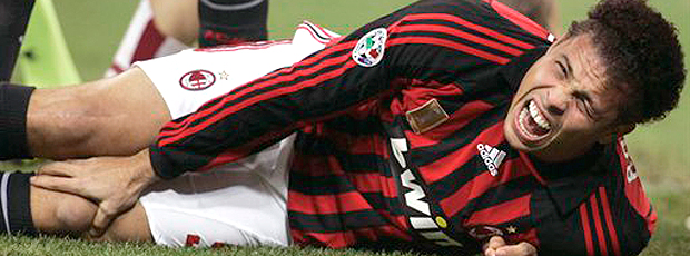 lesão Ronaldo Milan (Foto: AP)