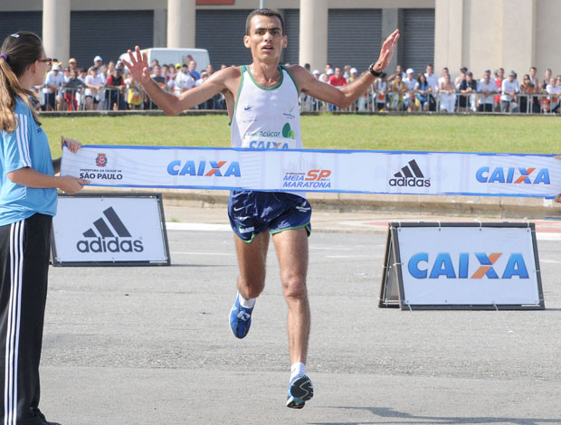 Marílson Gomes dos Santos vence Meia Maratona de São Paulo (Foto: Divulgação)