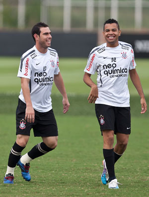 Liedson, Dentinho e Bruno César durante o treino do Corinthians (Foto: Agência Estado)