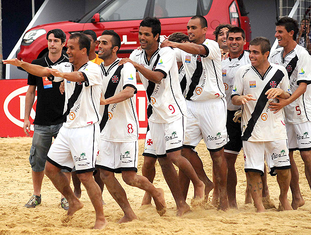 comemoração flamengo x vasco futebol de areia (Foto: João Pires/divulgação)