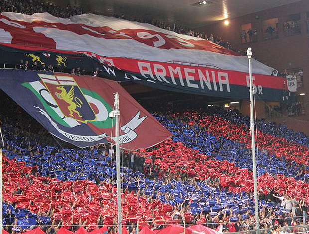 Genoa vence 'campeonato genovês' com show na arquibancada