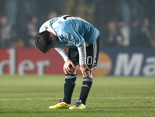Messi no jogo da Argentina (Foto: AP)