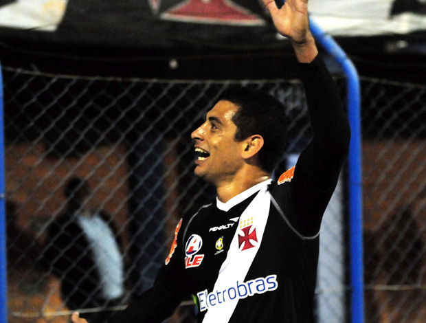 Diego Souza comemora gol do Vasco contra o Avaí (Foto: Antônio Carlos Mafalda/Agência Estado)