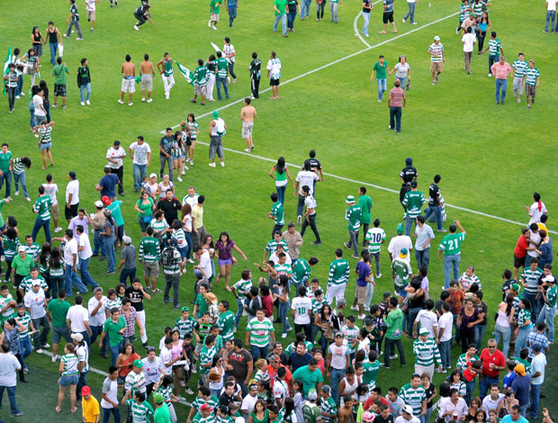 VÍDEO] Tiroteio em jogo de futebol mata três torcedores no México