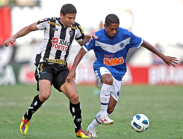Elkeson no jogo do Botafogo contra o Cruzeiro (Foto: Fernando Soutello / Divulgação AGIF)