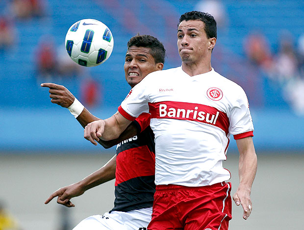 Leandro Damião do Internacional no jogo contra o Atlético-GO (Foto: Ueslei Marcelino / Reuters)
