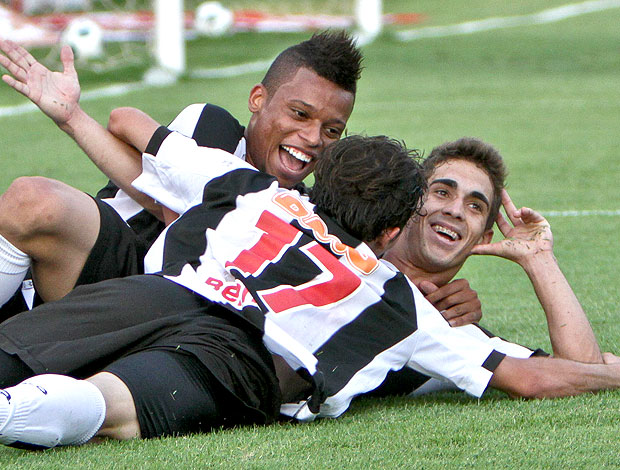 Neto Berola comemora gol do Atlético-MG (Foto: Bruno Cantini / Site Oficial do Atlético-MG)