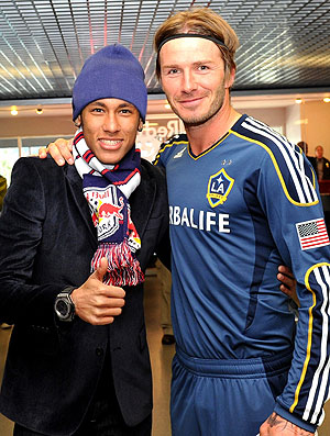 Neymar com Beckham durante jogo nos EUA' (Foto: Divulgação)
