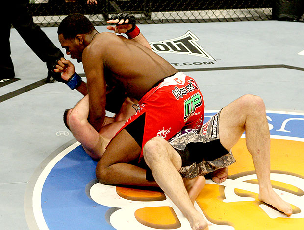 Jon Jones na luta do UFC contra Matt Hamill (Foto: Getty Images)