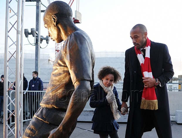 Arsenal lança estátua de Henry (Foto: Site Oficial do Arsenal)