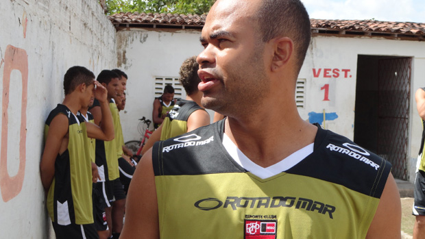 Volante Clóvis já defendeu oito times diferentes do futebol paraibano (Foto: Expedito Madruga)