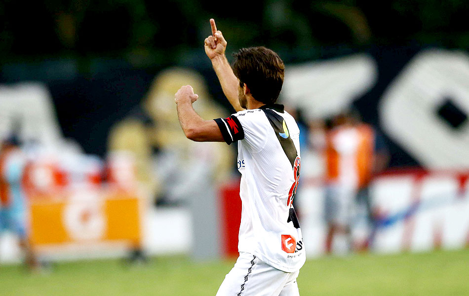 Жуниньо Пернамбукано. Неприличные жесты в футболе. Juninho празднование. Жуниньо номер 8 на спине. Жуниньо карабах