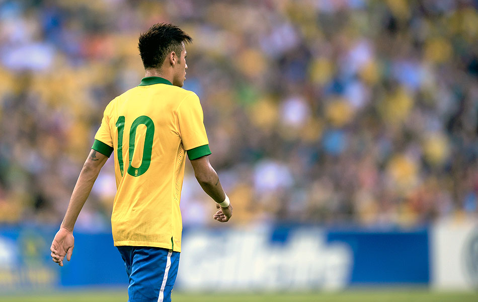 Quem era o camisa 10 do Brasil em 2013?