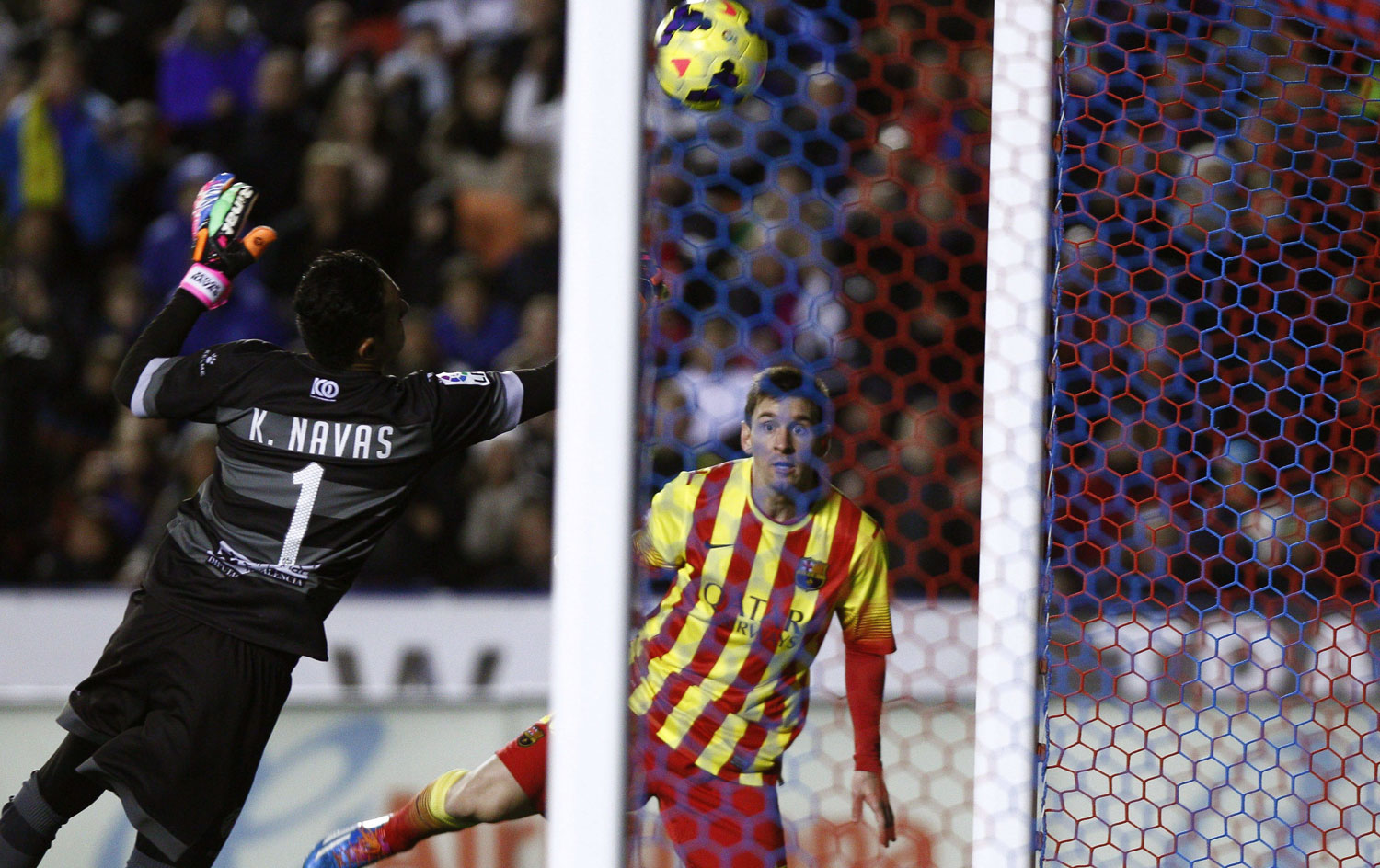 Sem Neymar e com Messi apagado, Barcelona empata com o Levante