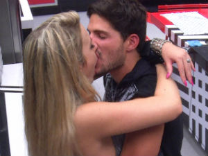 Andre e Fernanda beijo (Foto: Tv Globo/BBB)