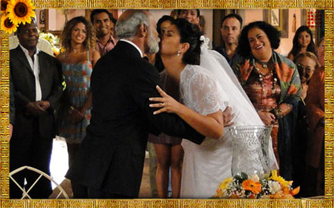 Aspásia e Genão se casam. Lurdinha pega o buquê (Araguaia/TV Globo)