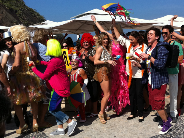 Festa gay na praia (Foto: Insensato Coração / TV Globo)