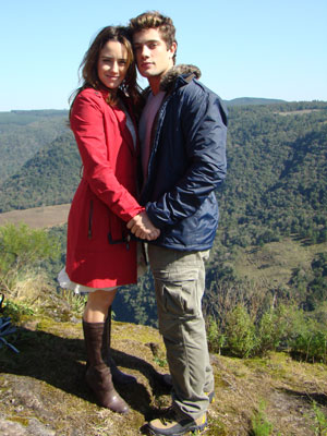 Ana e Rodrigo lutaram a vida inteira contra o amor (Foto: A Vida da Gente / TV Globo)