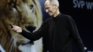 Steve Jobs fala sobre o sistema operacional Lion durante encontro em San Francisco (Foto: Paul Sakuma/AP)