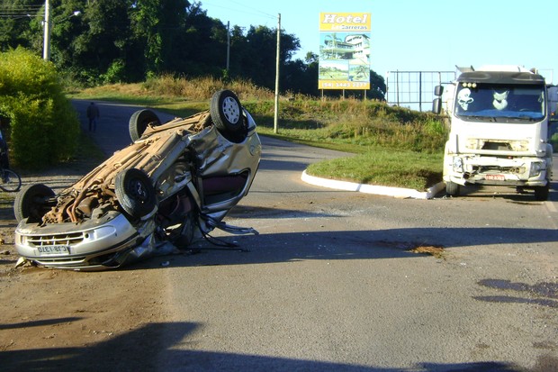 Caroneira do Palio morreu após colisão com caminhão na RS-129 (Foto: Divulgação/CRBM)