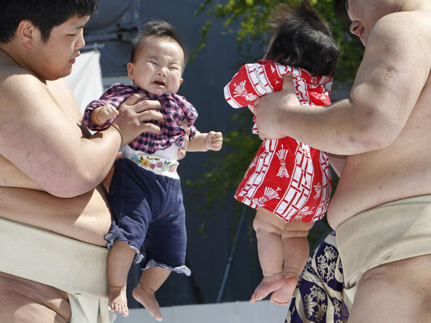 Crianças foram apresentadas por lutadores de sumô